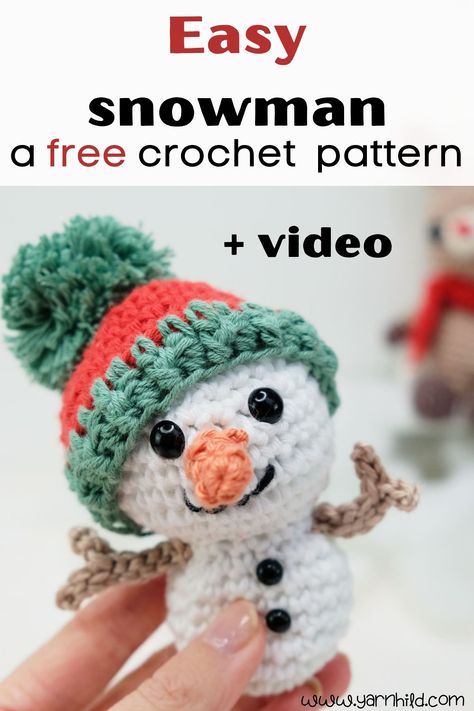 Make this cute amigurumi snowmaN! Easy and great for beginners! Amigurumi snowman. Amigurumi snowman free pattern. Amigurumi snowman crochet. Amigurumi snowman snow man. Free crochet pattern Christmas ornament. Crochet Christmas snowman. Amigurumi Christmas pattern Tiny Snowman, Snowman Amigurumi, Knit Amigurumi, Xmas Crochet, Beginners Amigurumi, Snowman Crochet, Crochet Tiny, Ornament Crochet, Crochet Christmas Wreath