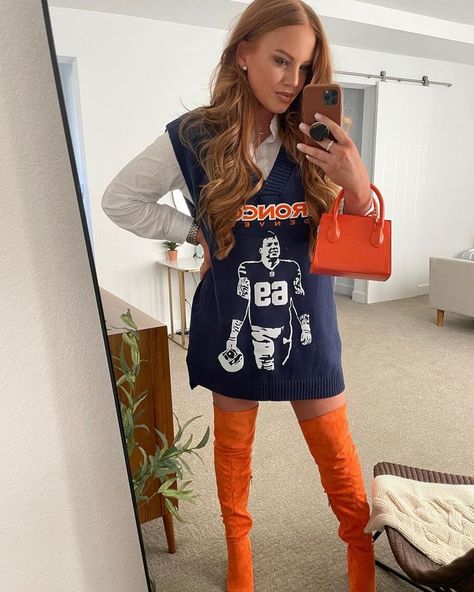 Nfl Wives, Football Game Outfit, Nfl Fans, Baseball Games, Gameday Outfit, Gaming Clothes, Denver Broncos, Football Games, Cute Fits