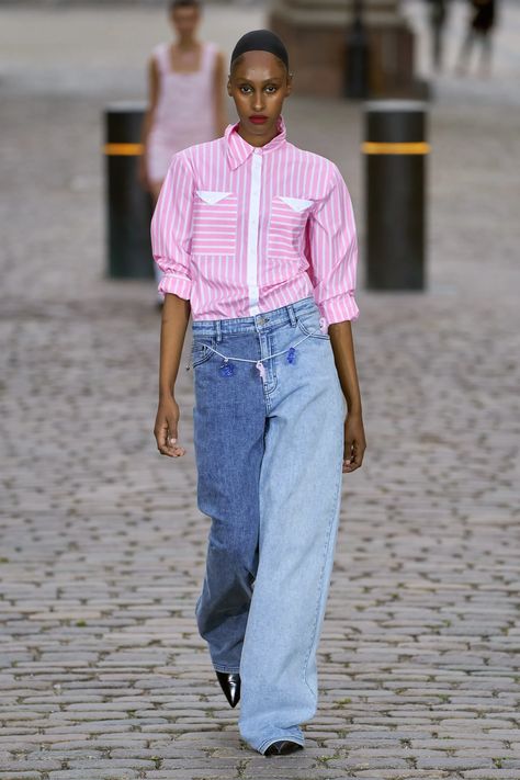 Baum und Pferdgarten Copenhagen Spring 2024 Fashion Show | Vogue Copenhagen Spring, Summer Prints Fashion, Spring Summer Fashion Trends, Fashion Trend Forecast, Color Trends Fashion, Copenhagen Fashion Week, Trending Fashion Outfits, Spring Fashion Trends, Summer Fashion Trends