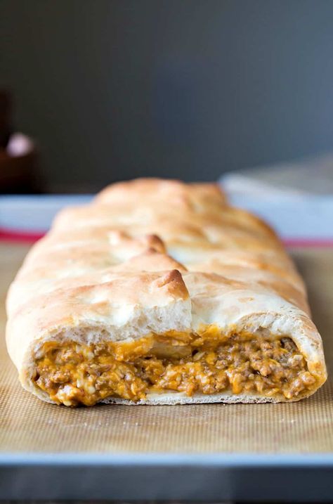 Cheeseburger Braid, Frozen Bread Dough Recipes, Ground Beef Dinner, Bread Dough Recipe, American Foods, Frozen Bread Dough, Cheap Meal, Cheap Easy Meals, Braided Bread