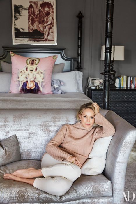 Sharon-Stone-house-architectural-digest Beverly Hills Mansion, Sanctuary Bedroom, Sharon Stone, Celebrity Houses, Dream Bedroom, Minimalist Bedroom, Architectural Digest, Luxurious Bedrooms, Cozy Bedroom