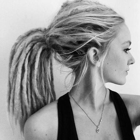 Dreadlock Ponytail. Woman Dreadlocks, Dreadlock Ponytail, Partial Dreads, Rasta Hair, Dreadlocks Girl, Blonde Dreadlocks, Blonde Dreads, Dread Braids, Dreads Girl