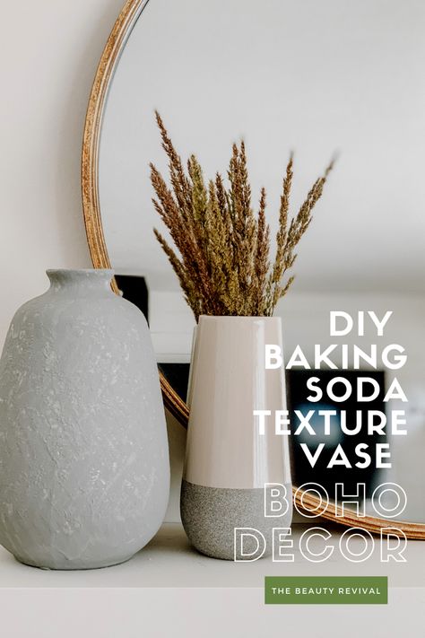 Transform a dated vase into a modern boho statment piece with only baking soda and paint! DIY tutorial and video. #diy #diyhomedecor #bohodecor Vase Repurpose, Diy Flower Vases, Vase Diy Painted, Repurposed Vases Diy Projects, Floor Vase Makeover Diy, Boho Vases Diy, Glass Vase Diy Craft Ideas, Baking Soda And Paint, Vases Diy