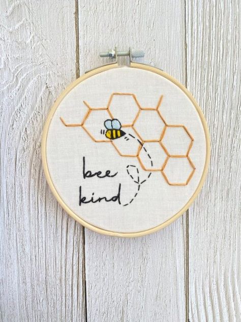 Bee Embroidery Design, Embroidery Hoop Art Diy, Basic Hand Embroidery Stitches, Bee Embroidery, Hand Embroidery Kit, Bee Kind, Hand Embroidery Projects, Cute Embroidery, Embroidery Patterns Free