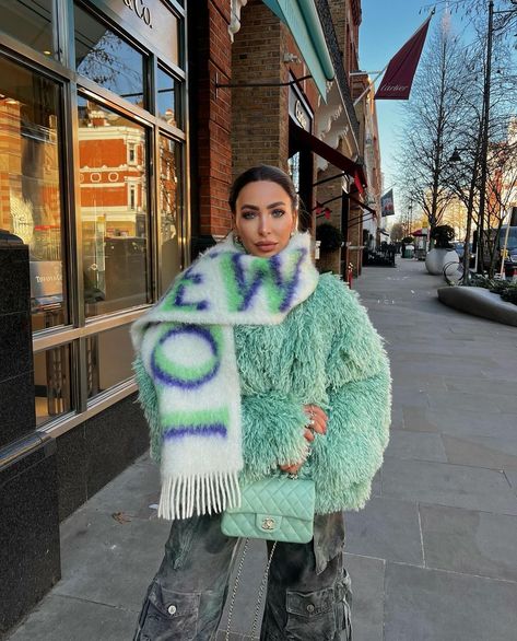 Freezing but make it 🧚🏽fashion🧚🏽 *jacket linked in stories/ outfit link highlight | Instagram Green Chanel Bag, Loewe Scarf, Green Chanel, Chanel Bag Outfit, Scarf Outfit, Cozy Scarf, Jacket Style, Cloth Bags, Chanel Bag