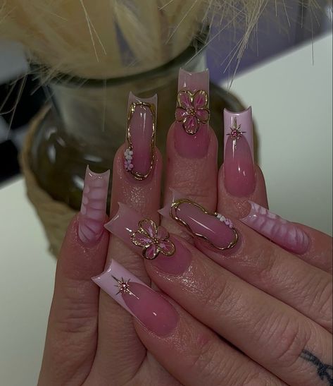 Baby Pink Nail Inspo Acrylic, Pink Buchifresa Nails, Cute Nails Acrylic With Charms, Gold And Pink Nails Ideas, Pink Rave Nails, Pink And Gold Acrylics, Birthday Vacation Nails, Rose Gold And Pink Nails, Gold And Pink Nails Acrylic