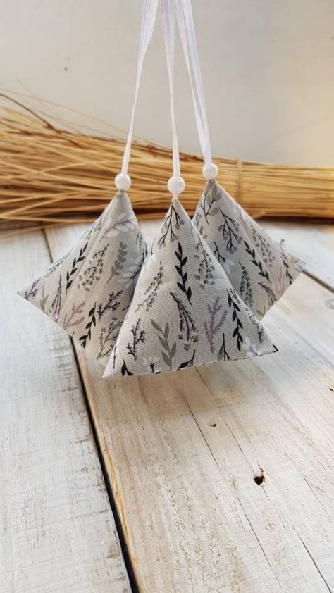 This Sachets item by zavitoodbito has 24 favorites from Etsy shoppers. Ships from Slovenia. Listed on 26 Nov, 2022 Lavender Crafts, Lavender Decor, Lavender Pillows, Scrap Fabric Crafts, Scented Sachets, Beginner Sewing Projects Easy, Lavender Bags, Lovely Lavender, Lavender Sachets