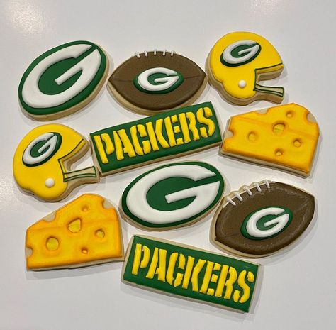 Green Bay Packers Football Cookies Green Bay Packers Birthday, Green Bay Packers Party, Green Bay Packers Cake, Packers Cake, Football Sugar Cookies, Packers Party, Butter Sugar Cookies, Football Cookies, Creative Cookies