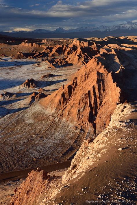 Atacama Desert landscape, volcanoes, lagoons and Altiplano of Chile Desert Landscape Photography, Desert Sand Dunes, Desert Nature, Deserts Of The World, Atacama Desert, Desert Landscapes, Chile Travel, Desert Travel, Desert Mountains