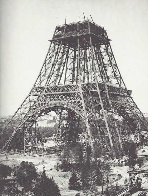 Eiffel tower, during construction - July 1888 Stereoscopic Photography, Tower Eiffel, Torre Eiffel Paris, Paris Francia, Eiffel Tower In Paris, Vintage History, Gustave Eiffel, Tower In Paris, Simple Person