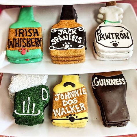 Dog Salon Decor, Dog Treat Decorating Ideas, Dog Treat Packaging Ideas, Barkuterie Board, Puppy Treats Homemade, Dog Boutique Ideas, Dog Treat Packaging, Pet Bakery, Dog Cookie Recipes