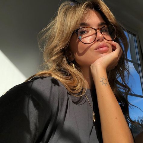 Live update from my kitchen ☕️ I finally, after months of searching in my messy drawers - found my glasses. I can finally read again without getting a headache haha. #happiestgirlever Glasses Inspiration, Chic Glasses, Dear Ava, Glasses Trends, Girls Robes, Matilda Djerf, Stylish Glasses, New Glasses, Dream Girl