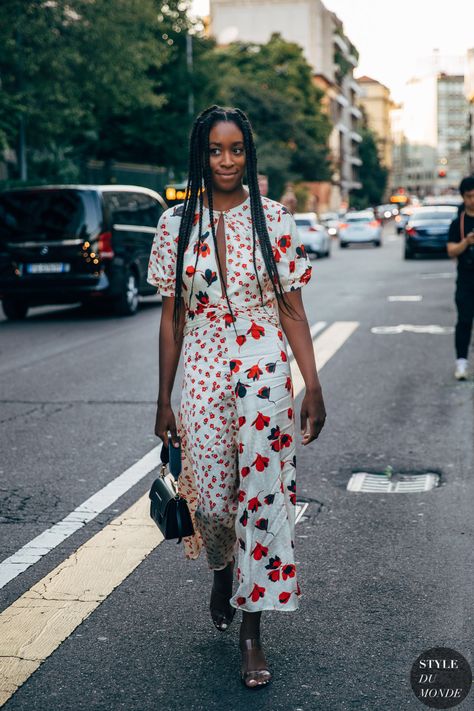 Milan SS 2020 Street Style: Chrissy Rutherford - STYLE DU MONDE | Street Style Street Fashion Photos Chrissy Rutherford Summer 2019 Outfits, Spring Must Haves, Girl Street Style, Milan Fashion Week Spring 2020, Outfits Street Styles, 2020 Street Style, 2019 Outfits, Milan Fashion Week Street Style, Fashion Week Spring 2020