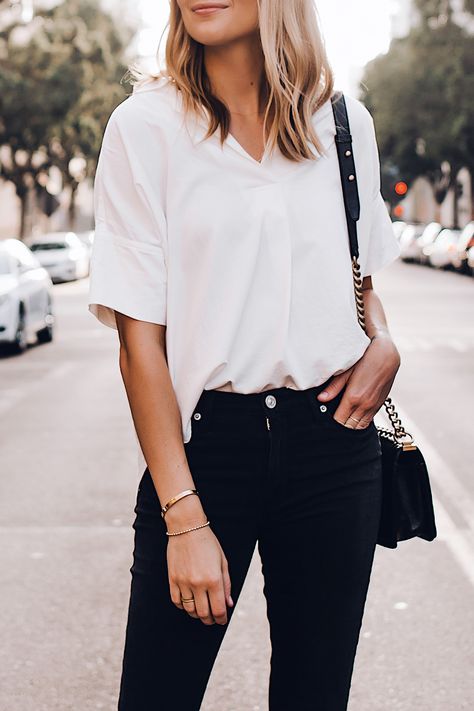 Blonde Woman Wearing Madewell Short Sleeve White Shirt Black Jeans Fashion Jackson San Diego Fashion Blogger Street Style Black Jeans White Shirt Outfit, Jeans White Shirt Outfit, White Shirt Black Jeans, Black Jeans Outfit Casual, Black Shirt Outfit Men, White Shirt Outfit, White Tops Outfit, White Tee Jeans, Jeans And T Shirt Outfit