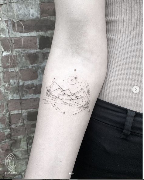 Tattoo Berge, Moutain Tattoos, Istanbul Tattoo, Tato Mandala, Berg Tattoo, Geometric Mountain Tattoo, Mountain Tattoos, Fineline Tattoos, Mountains Design