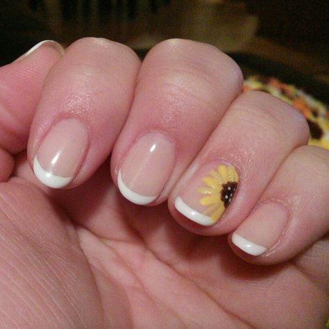 Spring nails! Fake Gel Nails, Simple Fall Nails, Sunflower Nails, Spring Nail Designs, Minx Nails, Nail Polish Art, Bride Nails, Flower Nail Art, In The Jungle