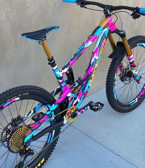 Mountain Bike Official♦️ on Instagram: “Amazing custom paint job🤯 What are your thoughts⁉️🤔Rate it 1-10🔥🤟 Tag your squad below🔥⤵️ • Follow us for daily Enduro MTB content🔥🤙🏼…” Bike Paint Job, Paint Design Ideas, Bicycle Paint Job, Bike Wallpaper, Mountain Bike Action, Adrenaline Sports, Mt Bike, Mountain Bike Art, Mountain Biking Gear