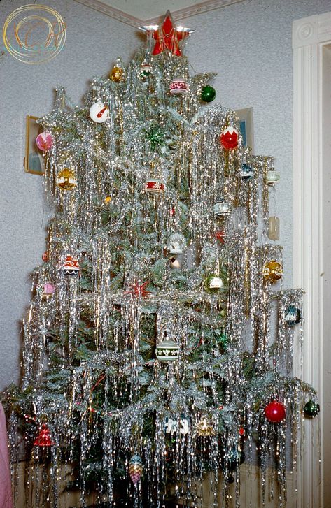 Christmas Home Decor Ideas, Kitschy Christmas, Vintage Christmas Photos, Tinsel Christmas Tree, Kitsch Christmas, Christmas Wallpapers, Fabulous Christmas, Christmas Inspo, Christmas Home Decor