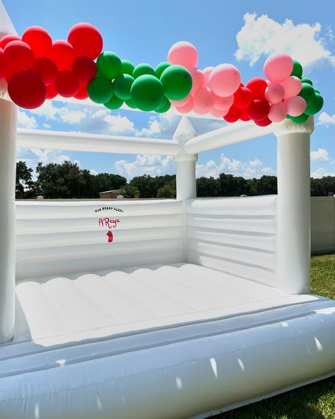 Our Luxury White Bounce House 13 x 13 is the perfect addition for your party! Book Now 😁 •Theme: Very Berry First Birthday Party 🍓 •Balloons Garland: @balloondripco ◡̈ Modern Bounces | Bubble Bounce House & Party Rentals! ◡̈ Booking: 386-8049971 or DM ◡̈ brightpartymakers.com ◡̈ Deltona, FL & surrounding areas ◡̈ Hablamos español . . . . . #brightpartymakers #KidsParty #EventPlanning #FunForKids #Playtime #BirthdayParty #FamilyEvent #BookNow #luxurybouncehouse #whitebouncehouse #whitebou... First Birthday Party Balloons, Berry First Birthday Party, White Bounce House, Birthday Party Balloons, Berry First Birthday, Very Berry, Birthday Party Balloon, Soft Play, Family Event