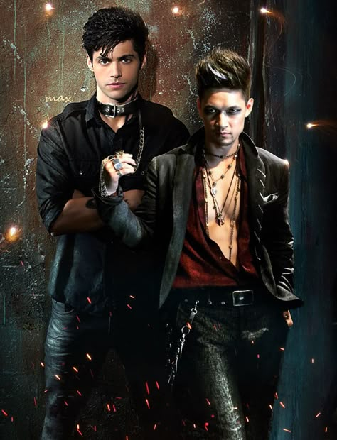 Malec Shadowhunters, Hunter Movie, Harry Shum, Shadowhunters Series, Divergent Funny, Magnus And Alec, Magnus Bane, Shadowhunters Malec, Jace Wayland