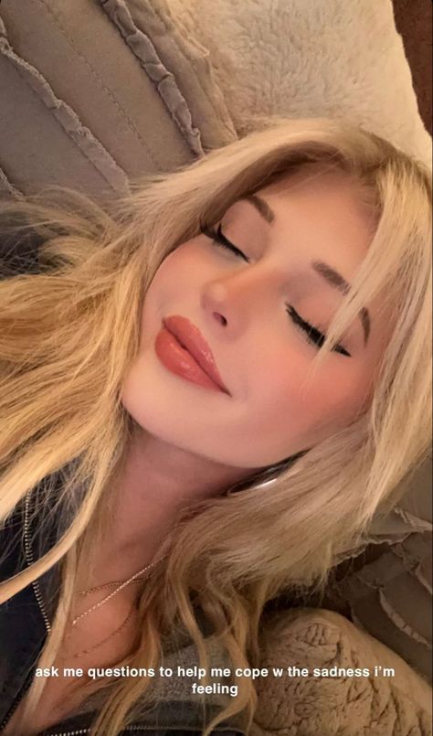 Loren Gray Tiktok, Loren Gray Instagram Story, Loren Gray No Makeup, Loren Gray Snapchat Selfies, Loren Gray Videos, Blondie Girl, Grey Makeup, Gray Instagram, Dark Feminine Aesthetic