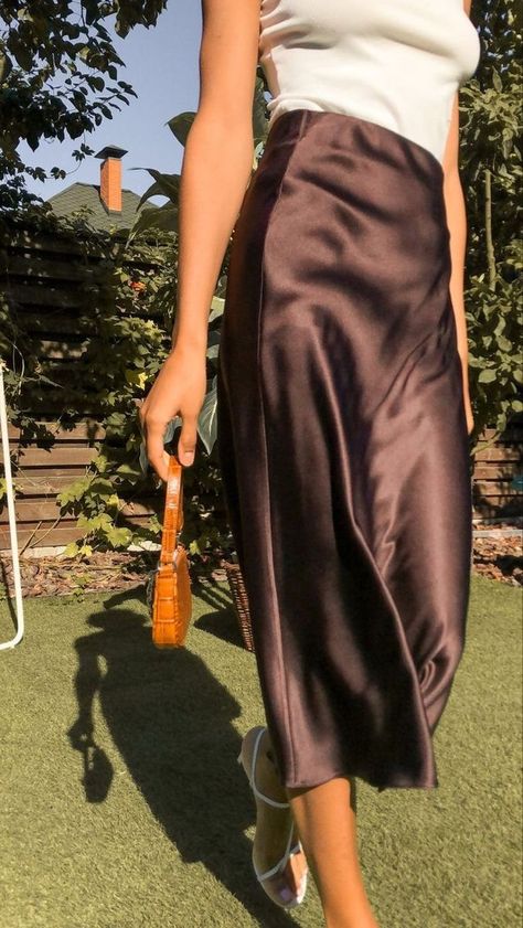 Brown outfits to look stylish What Color Goes With Brown, Silk Midi Skirt Outfit, Satin Skirt Outfit Summer, Brown Skirt Outfit, Slip Skirt Outfit, Silk Skirt Outfit, Silk Dresses Outfit, Brown Pants Outfit, Brown Boots Outfit