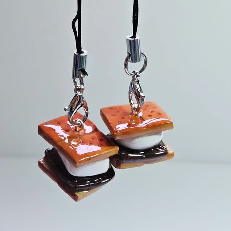 Smores polymer clay charm. DM to order if you live in Australia. #smores #polymerclay #charms #resin #resinart #resinartwork #resincharm #cute #handmade Resin Artwork, Resin Charms, Australia Living, Polymer Clay Charms, Clay Charms, Resin Art, Polymer Clay