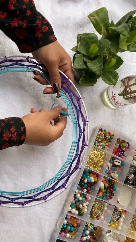 Spiderweb Dreamcatcher Tutorial, Dreamcatcher Weave Patterns, Dreamcatcher Patterns, Dream Catcher Making, Dreamcatcher Tutorial, Rainbow Dreamcatcher, Indigenous Crafts, Rainbow Dream Catcher, Big Dream Catchers