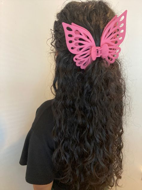 Hairstyles Butterfly, Curly Hair Clip, Hair Butterfly, Pretty Jewelry Necklaces, Butterfly Hair Clip, Butterfly Clips, Butterfly Hair, Pretty Jewelry, Long Curly Hair