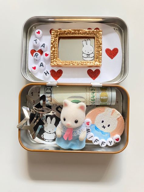 calico critter miffy altoids wallet tin box trinket Altoid Trinket Tin, Altoids Wallet Calico Critters, Altoids Tin, Trinket Tin, Altoids Tin Wallet, Altoid Wallet, Altoids Wallet, Punk Jewelry Diy, Diy Trinket Box