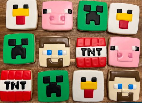 Minecraft Cakepops Ideas, Minecraft Cookies Royal Icing, Minecraft Fondant Cookies, Mind Craft Decorated Cookies, Minecraft Macarons, Dort Minecraft, Dzimšanas Diena, Minecraft Cookies, Frosting Cookies