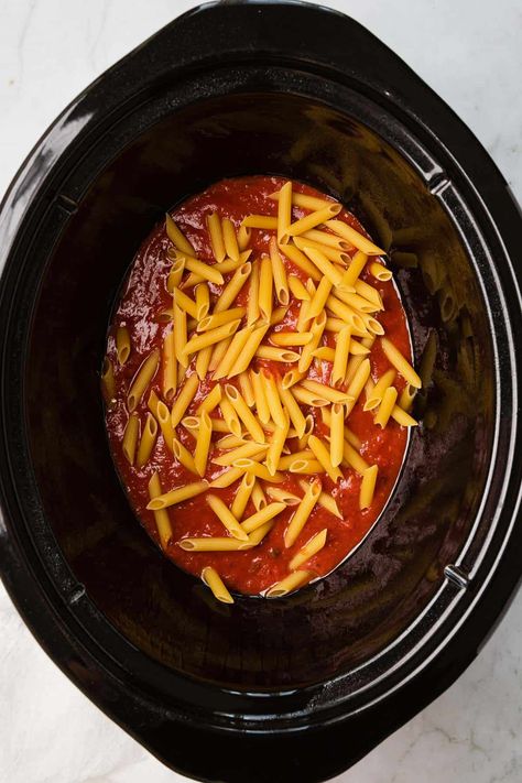 Crockpot Baked Ziti is a delicious and easy recipe that you can make in your slow cooker. This recipe only takes a few minutes to prepare, and it's a great weeknight dinner option. Crockpot Johnny Marzetti, Crockpot Mastacholli, Crock Pot Rigatoni Recipes, Mostaccioli Recipe Crockpot, Crockpot Rigatoni Recipe, Crockpot Ziti Recipes, Crockpot Mostaccioli, Baked Ziti Crockpot, Crock Pot Ziti