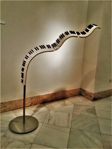 art music sculpture - Google Search Piano Crafts, Music Themed Rooms, Music Furniture, Music Sculpture, Unusual Lighting, Piano Decor, Piano Lamps, Piano Art, Old Pianos