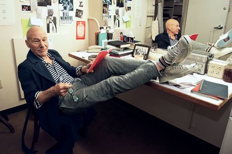 Media Tweets by Patrick Stewart (@SirPatStew) / Twitter Jack Purcell Outfit, Best Casual Shoes, Best Loafers, Captain Picard, Patrick Stewart, Jack Purcell, What To Wear Today, Best Shoes For Men, Funny Vines