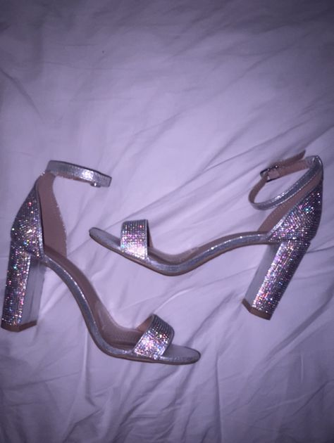 Beautiful sparkly prom heels White Prom Heels Glitter, Heels Sparkly Silver, Prom Shoes 2023, Quince Shoes Heels, Sparkly High Heels Prom, Prom Heels Sparkly, Xv Heels, School Dance Shoes, Sparkly Shoes Heels