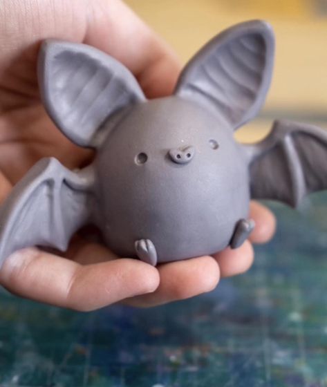 Ceramic Mythical Creatures, Halloween Oven Bake Clay, Pinch Pot Clay Projects, Ceramics Ideas Hand Built, Clay Crafts Sculptures, Scary Ceramics Ideas, Clay Diy Projects Sculptures, Halloween Sculptures Clay, Cute Clay Sculpture Ideas