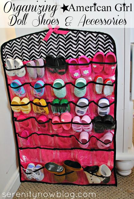 American Girl doll diy clothes and accessorizes that you can DIY American Girl Storage, Doll Organization, American Girl Outfits, Perlengkapan Bayi Diy, Shoe Organization, American Girl Doll Shoes, Doll Storage, American Girl Diy, American Girl Doll Diy