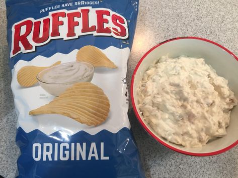 Clam Dip With Sour Cream, Best Clam Dip Recipe, Cracker Dips, Clam Appetizers, Clam Dip Recipe, Clam Dip, Chip Dip Recipes, Cracker Dip, Sour Cream Dip