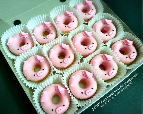 #paulineshomemademalacca Pig Donut, Donuts Aesthetic, Mini Donuts, 6th Birthday, Peppa Pig, 5th Birthday, Donuts, Fondant, Dessert