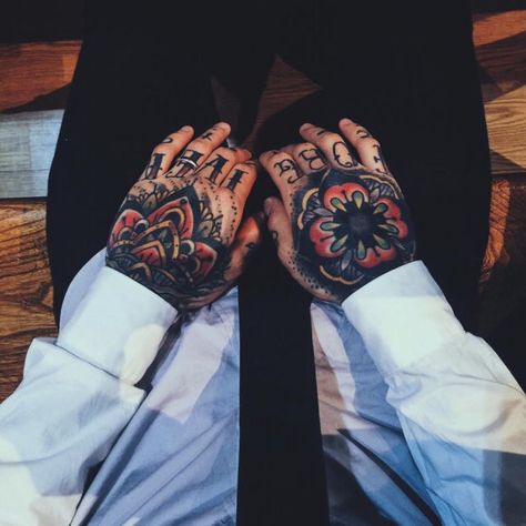 Hand Tattoo Cover Up, Cat Tats, Herren Hand Tattoos, Traditional Hand Tattoo, Simple Tats, Traditional Tattoo Flowers, Tattoos Men, Traditional Flower, Tattoo Old School