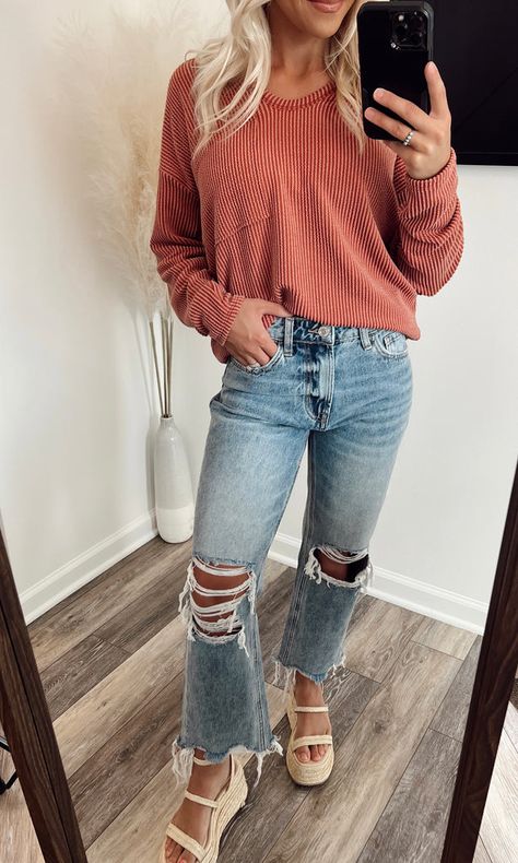 The Rowyn Jeans Cropped Straight Leg Jeans Outfit, Ripped Jeans Outfit Women, Ripped Jean Outfits, Wantable Outfits, Jean Texture, Christian Modesty, Cropped Jeans Outfit, Comfortable Summer Outfits, Casual Sporty Outfits