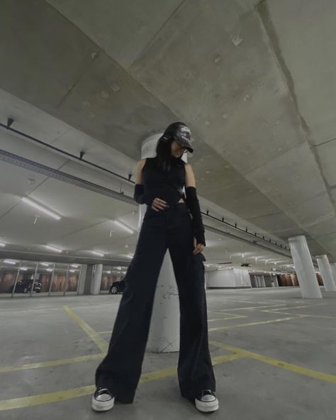 Basement Photoshoot Ideas, Garage Photoshoot Men, Parking Ramp Photoshoot, Parking Structure Photoshoot, Library Shoot, Parking Lot Photoshoot, Cyberpunk Photoshoot, Lana Concert, Streetwear Poses