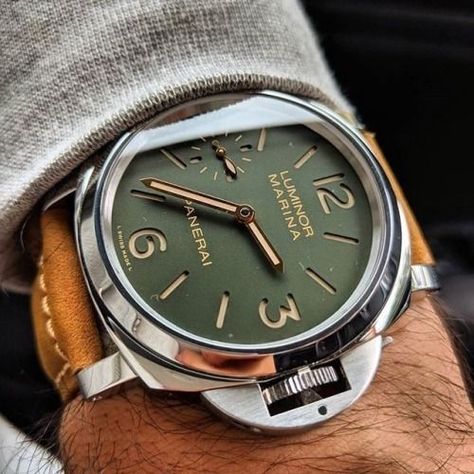 Green Sandwich, Best Looking Watches, Watch Ideas, Panerai Watches, Panerai Luminor, Vintage Watches For Men, Hand Watch, Sport Chic, Gold Hands