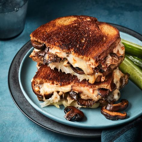 crispy-mushroom-reuben-sandwiches-recipe-0221foo Reuben Sandwich Recipe, Super Bowl Food Healthy, Cozy Recipes, Mushroom Sandwich, Grilled Sandwiches, Reuben Sandwich, Cozy Meals, Super Bowl Food, Wrap Sandwiches