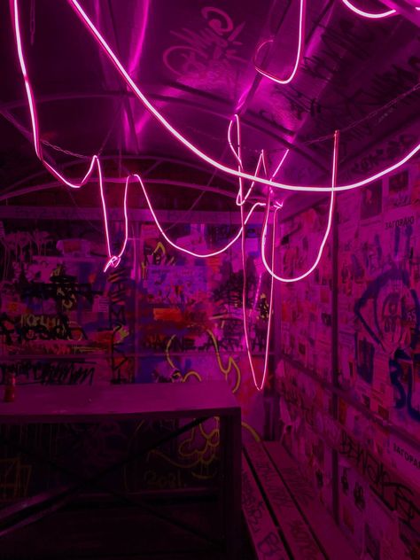 Techno Decoration Party, Industrial Club Aesthetic, Techno Party Decoration Ideas, Hype Party Aesthetic, Rave Ideas Party, Neon Party Room, Rave Decorations Party, Warehouse Party Aesthetic, Neon Set Design