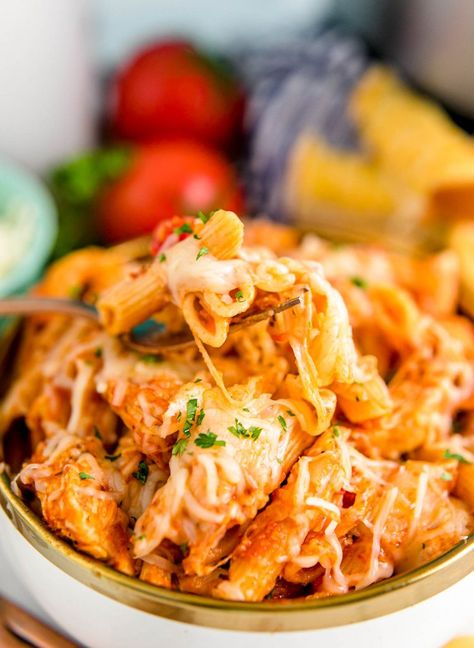 Insta Pot Chicken Parmesan Pasta, Instant Pot Chicken Parmesan Pasta, Instant Pot Chicken Pasta Recipes, Chicken Pasta Instant Pot, Pasta In Instant Pot, Instant Pot Chicken Pasta, Instant Pot Chicken Parmesan, Strawberry Coffee Cake, Chicken Breast Pasta