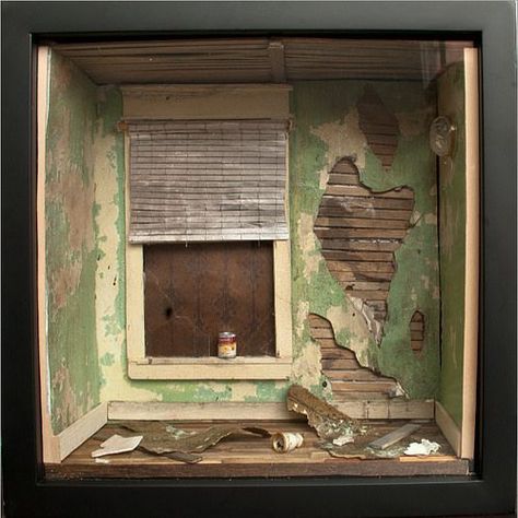 Abandoned Halloween Diorama, Art Alevel, Mini Dollhouse, Creepy Houses, Haunted Dollhouse, Miniature Tutorials, Dollhouse Projects, Haunted Dolls, Shadow Box Art