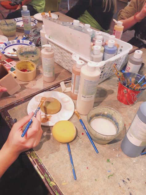 Pottery Painting Class Aesthetic, Pottery Class Aesthetic Friends, Clay Class Aesthetic, Ceramic Astethic, Painting Pots Aesthetic, Paint Pottery Aesthetic, Painting Pottery Date, Pottery Painting Date Aesthetic, Making Pottery Aesthetic