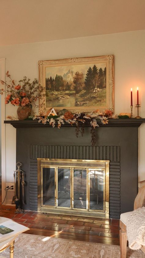 MaCenna Lee | Fall Mantlescape 🍂🤎🍂 took me a while (due to unusually hot weather) to get into the Fall spirit but I LOVE how the mantle decor turned... | Instagram Vintage Mantel Decorating Ideas, Fireplace Mantle Decor With Tv, Moody Entryway, Vintage Mantle Decor, Elegant Mantel, Vintage Mantle, Mantle Styling, Inspirational Homes, Fall Mantle Decor