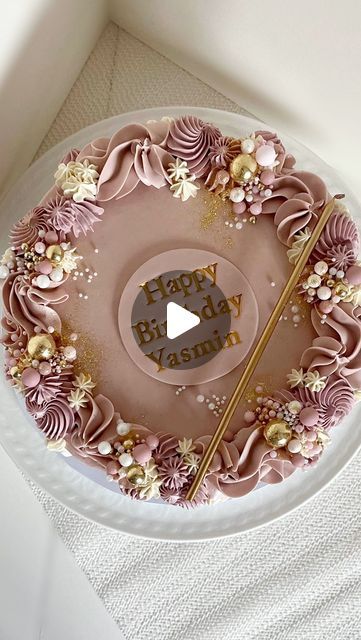 Pink Gold Cake, Piping Tutorial, Decorate A Cake, Cake Sprinkles, Boho Cake, Gold Birthday Cake, Victoria Sponge Cake, 2 Tier Cake, Piping Techniques